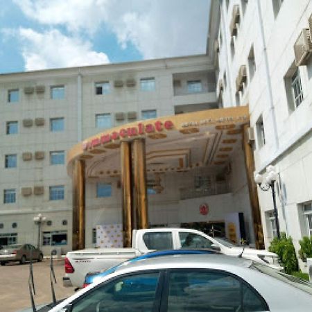 Room In Bb - Immaculate Royal International Hotel Owerri Esterno foto