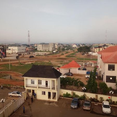 Room In Bb - Immaculate Royal International Hotel Owerri Esterno foto