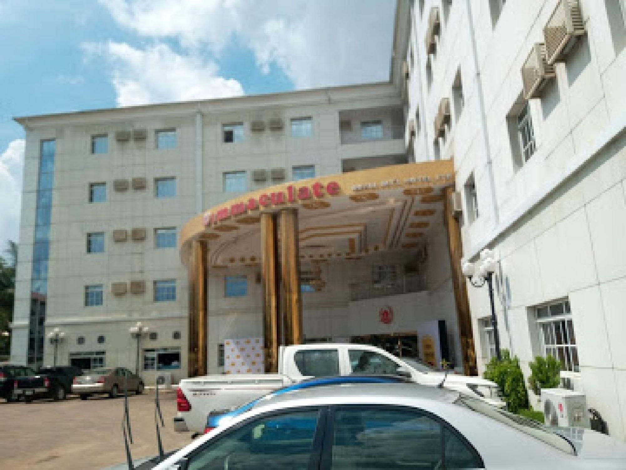 Room In Bb - Immaculate Royal International Hotel Owerri Esterno foto