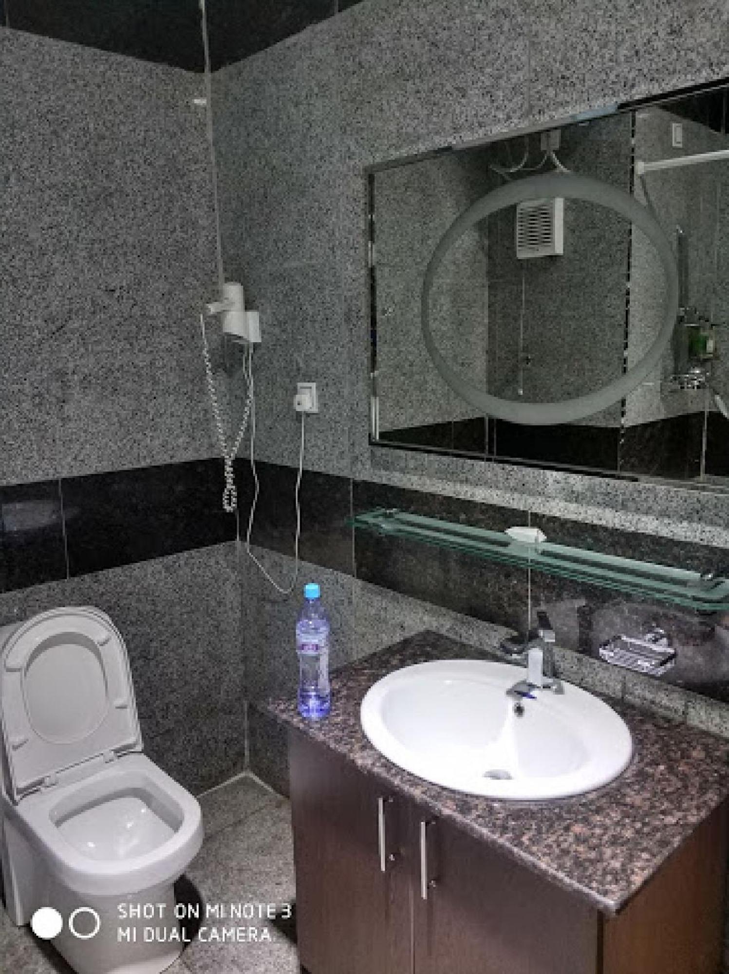 Room In Bb - Immaculate Royal International Hotel Owerri Esterno foto
