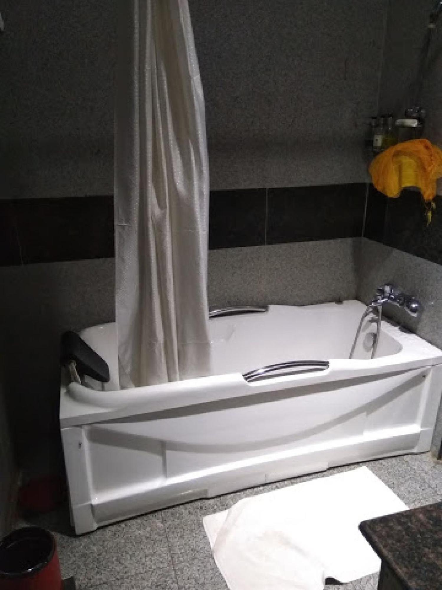 Room In Bb - Immaculate Royal International Hotel Owerri Esterno foto