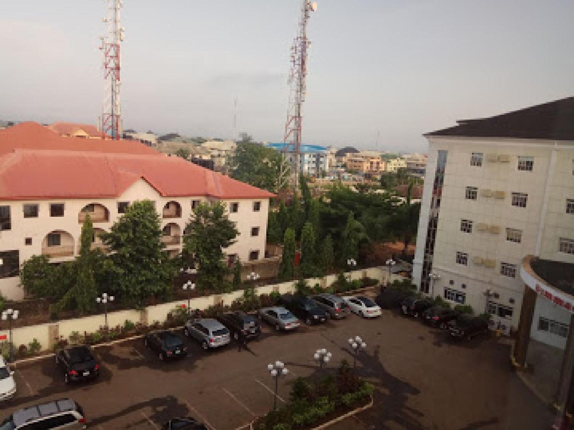 Room In Bb - Immaculate Royal International Hotel Owerri Esterno foto
