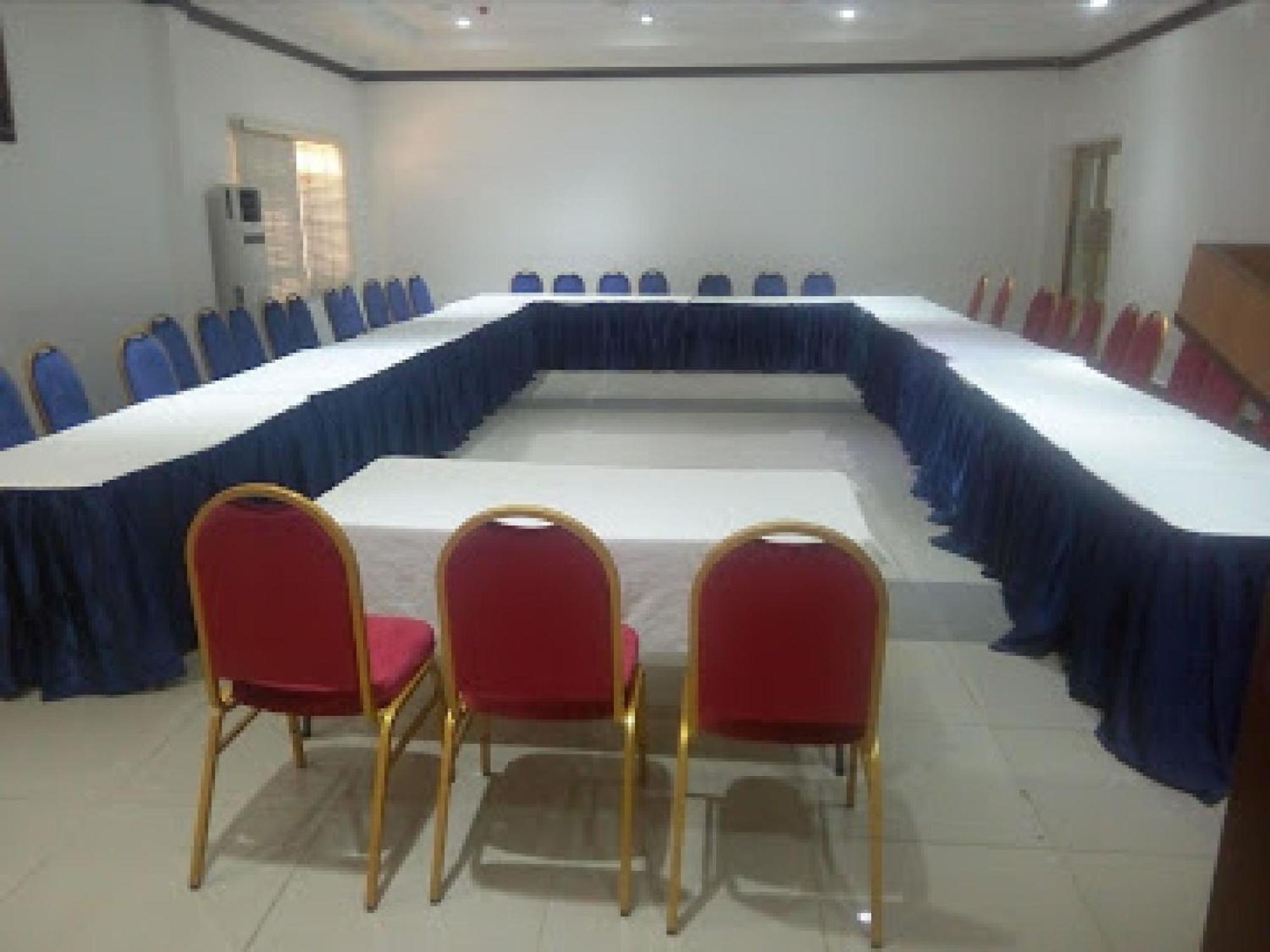 Room In Bb - Immaculate Royal International Hotel Owerri Esterno foto